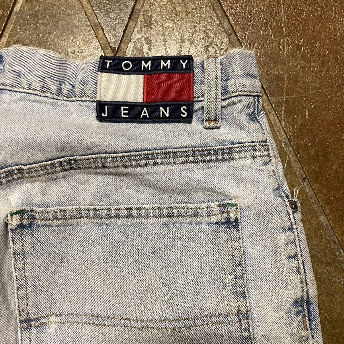Vintage Vintage 1990’s Distressed & Worn Tommy Hilfiger Shorts Size US 32 / EU 48 - 5 Thumbnail