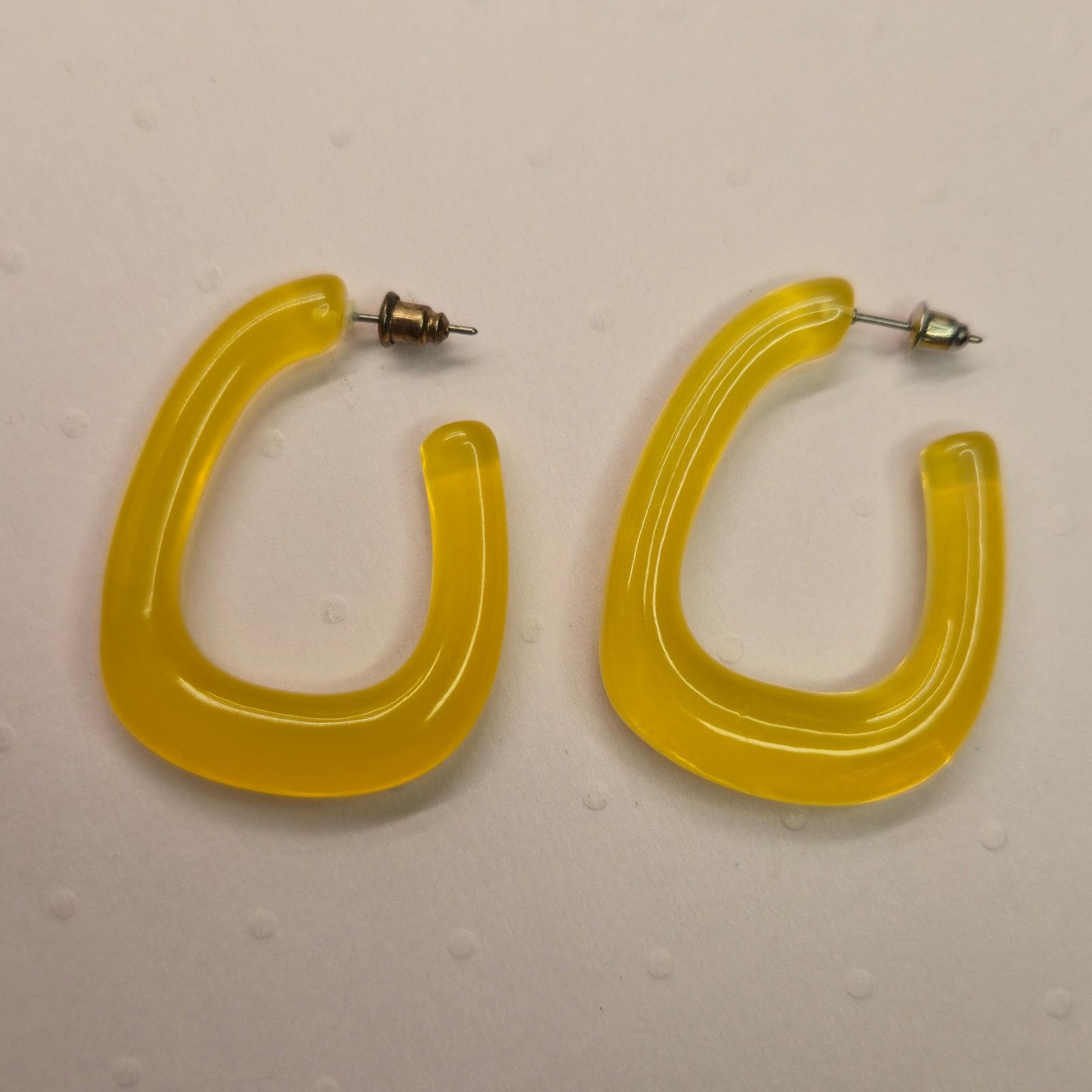 Vintage Vintage Mod Acrylic U-Shape Mini Hoop Earrings Geometric Size ONE SIZE - 3 Thumbnail