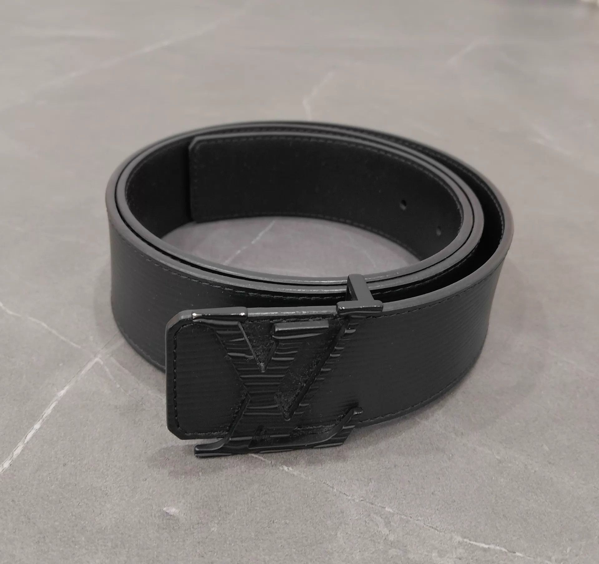Louis Vuitton Gray Belt with Engraved Buckle Size ONE SIZE - 1 Thumbnail