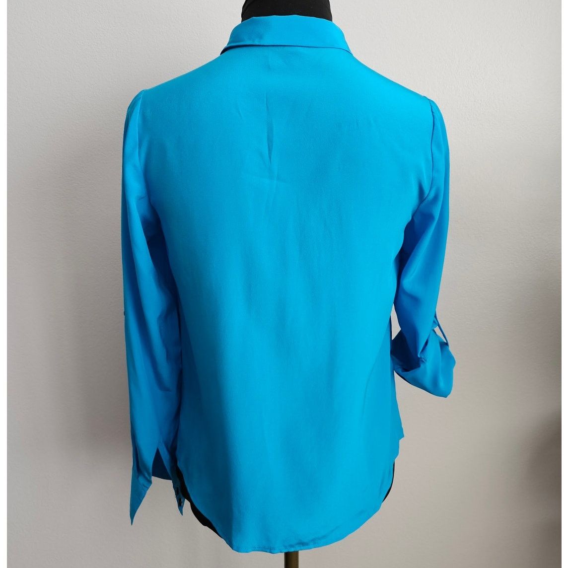 Ann Taylor EUC Ann Taylor Blue Silk Roll-Tab Camp Shirt Blouse Top 2P Size XS / US 0-2 / IT 36-38 - 3 Thumbnail