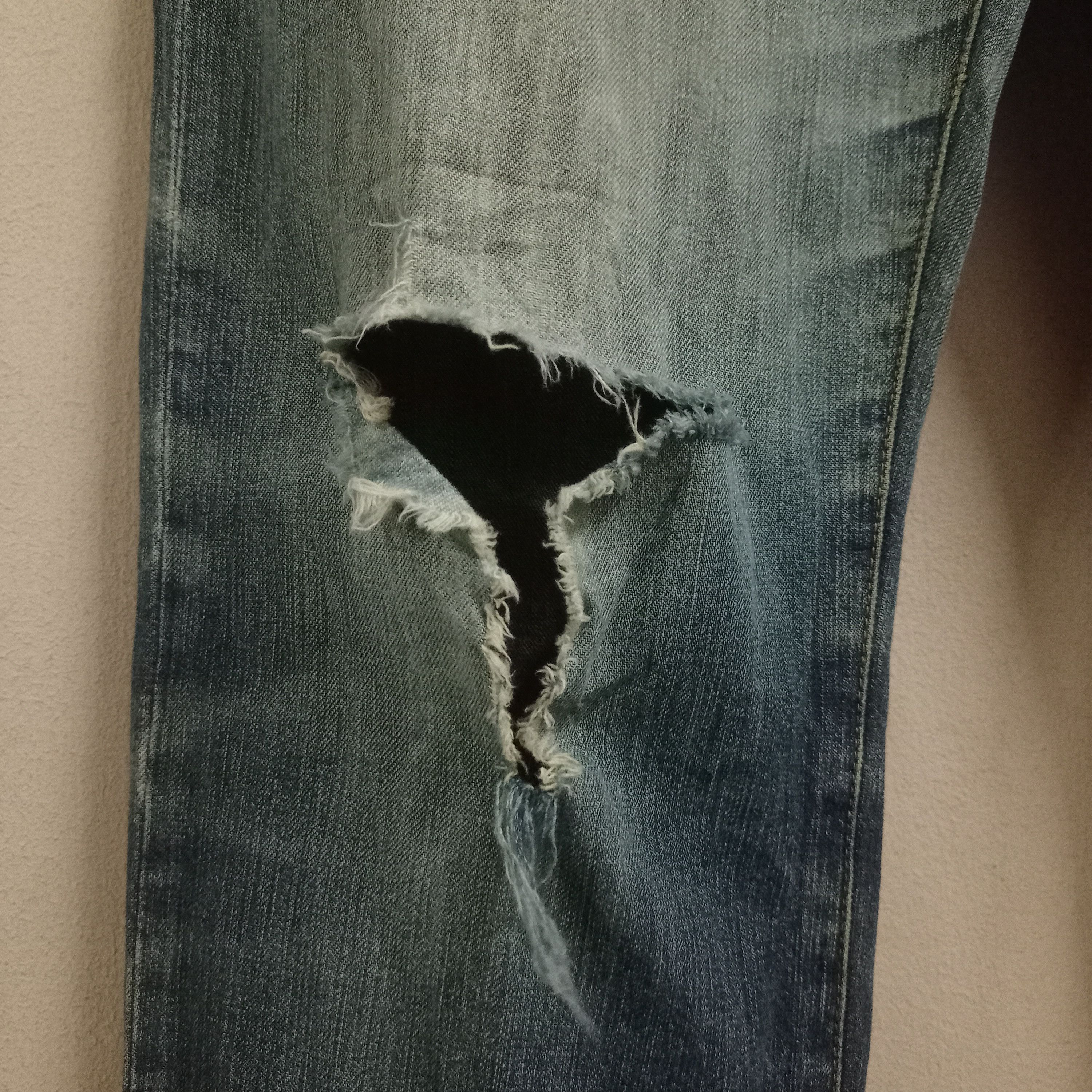 Japanese Brand Vintage Japanese Brand Buckle Style Ripped Jeans 29x32 Size US 29 - 5 Thumbnail