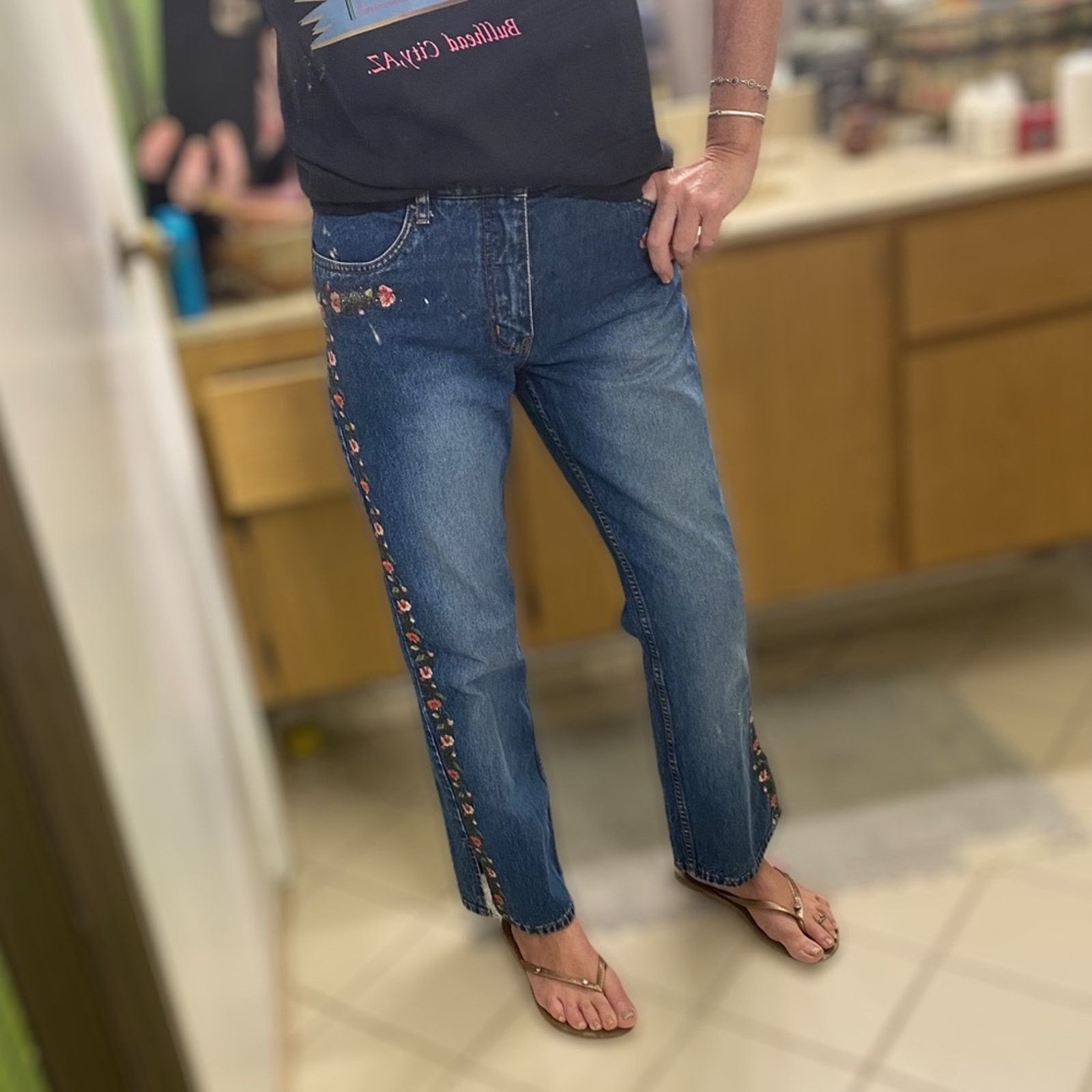 Bill Blass Vintage Bill Blass Flower Embroidered High Rise Blue Jeans Size 30" / US 8 / IT 44 - 11 Thumbnail