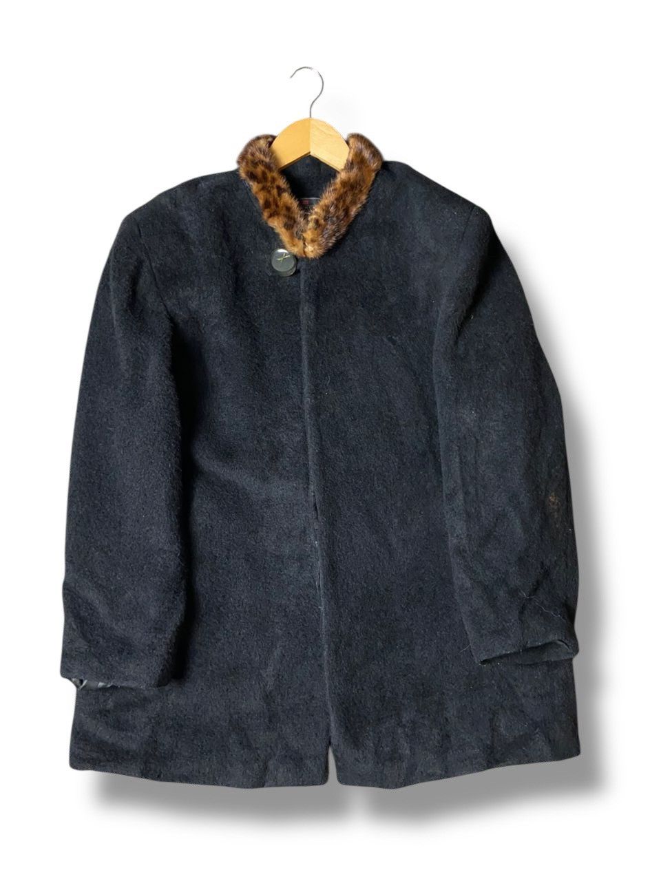 Givenchy × Japanese Brand × Vintage Vintage Givenchy Paris Shearling Fur Coat (122) Size US S / EU 44-46 / 1 - 1 Thumbnail