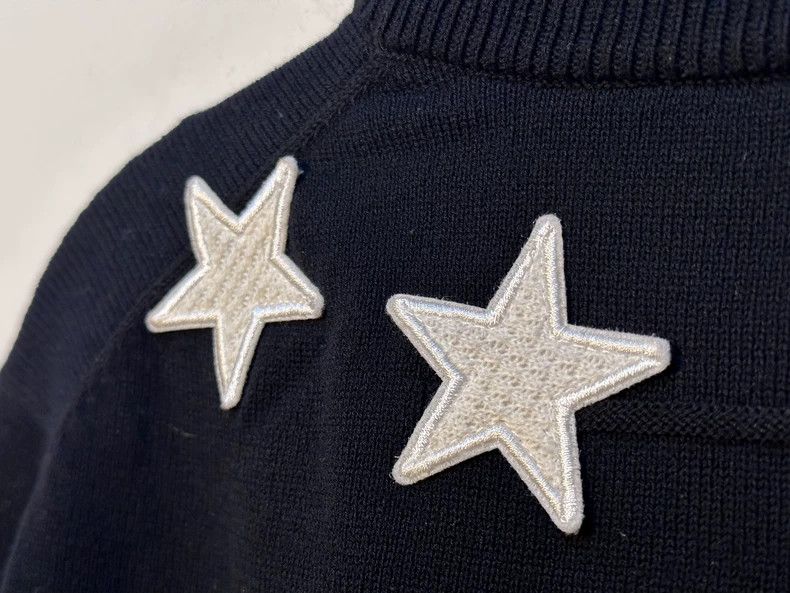 Givenchy Givenchy Unisex S-sized sweater with star patterns Size US S / EU 44-46 / 1 - 9 Thumbnail