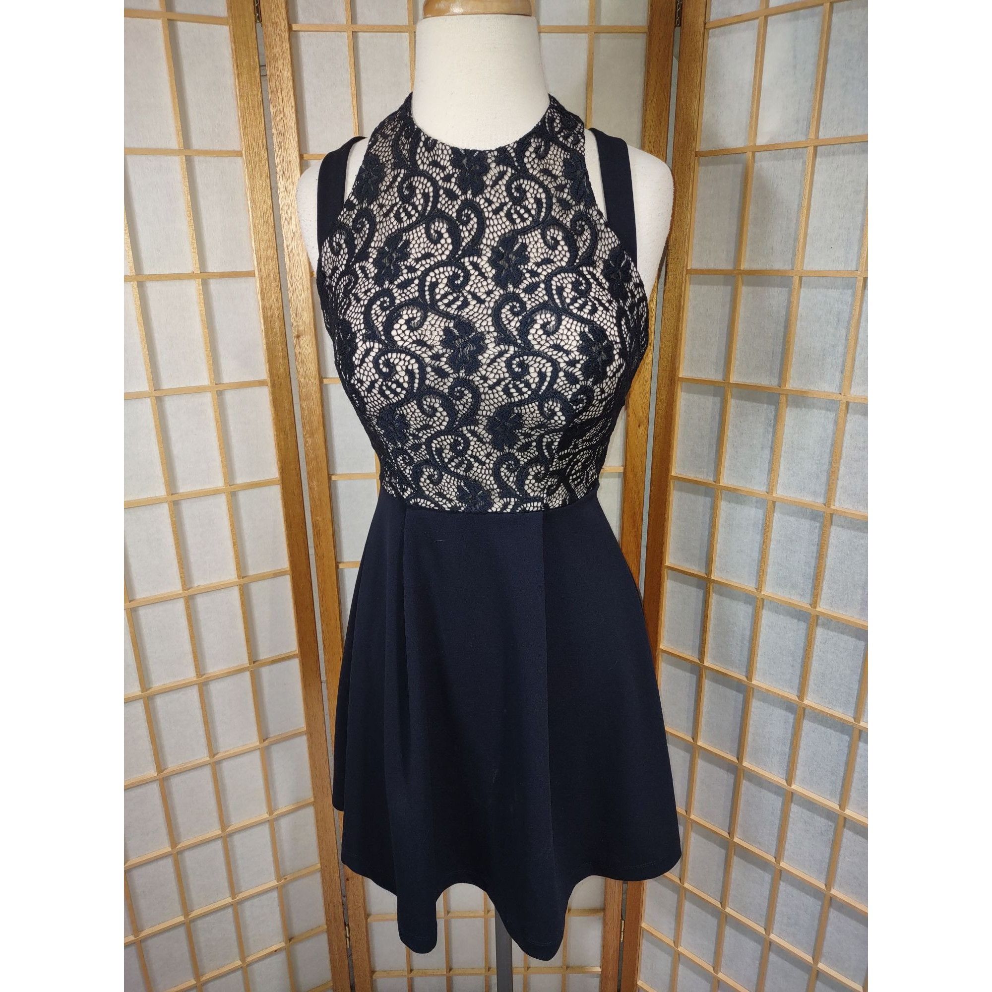 Other TeezeMe Sz 1/2 Lace Halter Dress Size XS / US 0-2 / IT 36-38 - 1 Thumbnail
