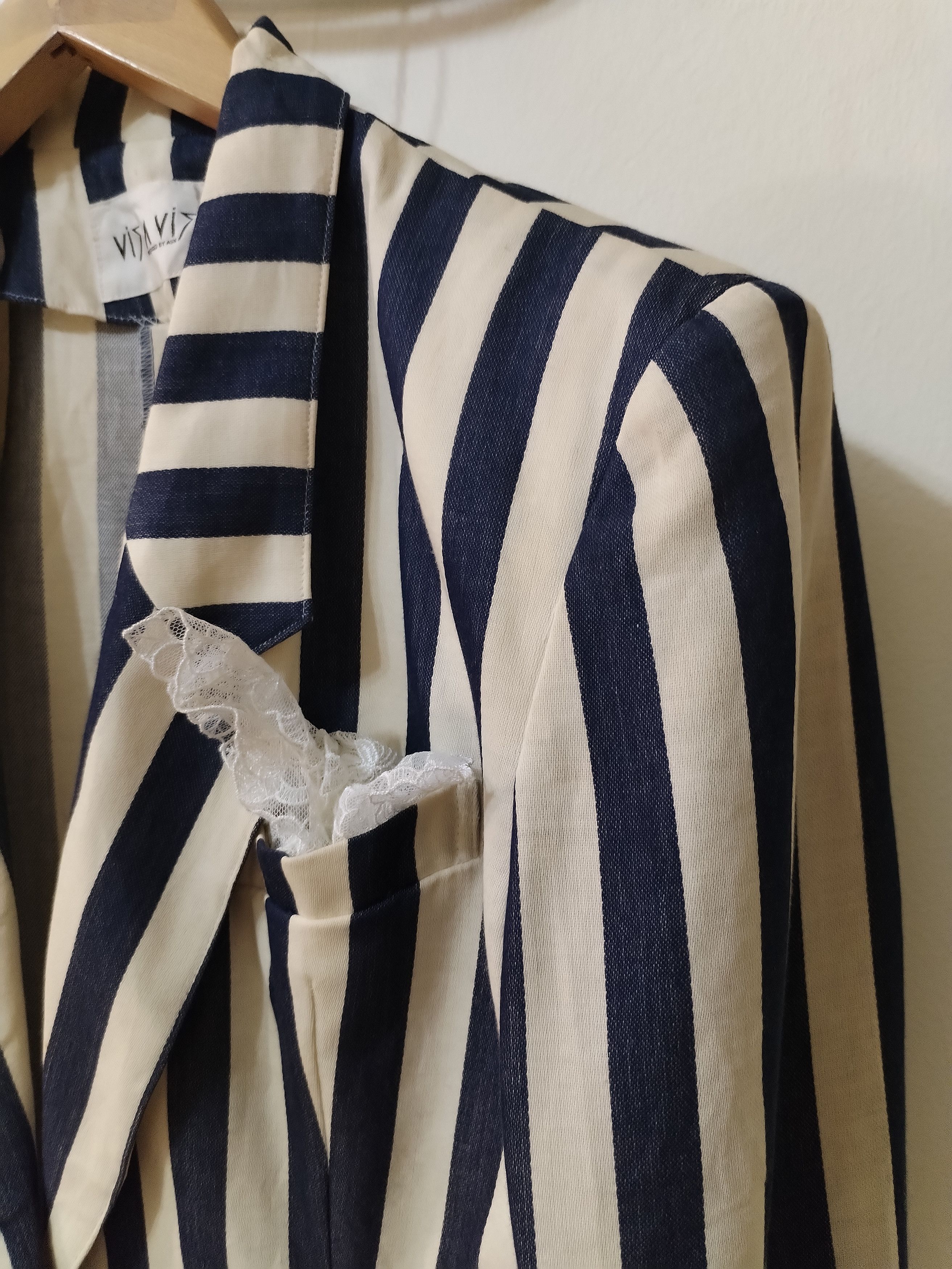 Japanese Brand Vis A Vis by ASH Size L / US 10 / IT 46 - 3 Thumbnail