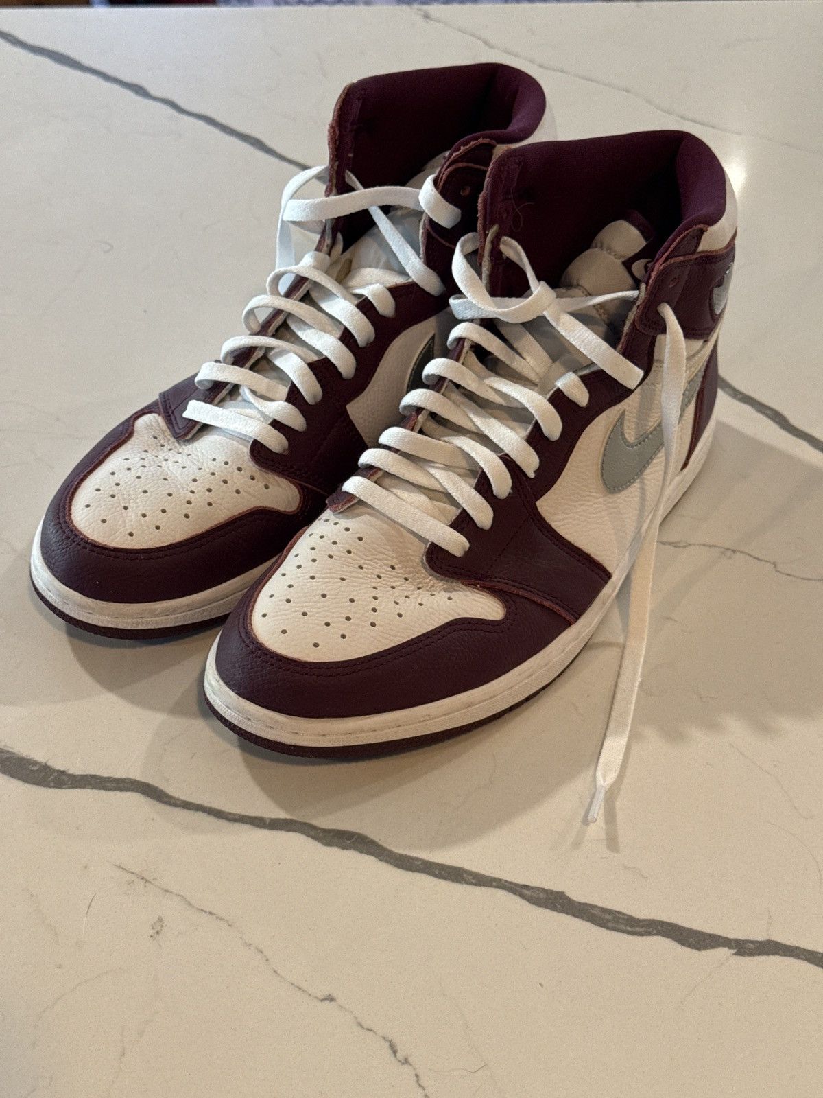 Nike Jordan 1 Retro High OG - Bordeaux Size US 11.5 / EU 44-45 - 1 Thumbnail