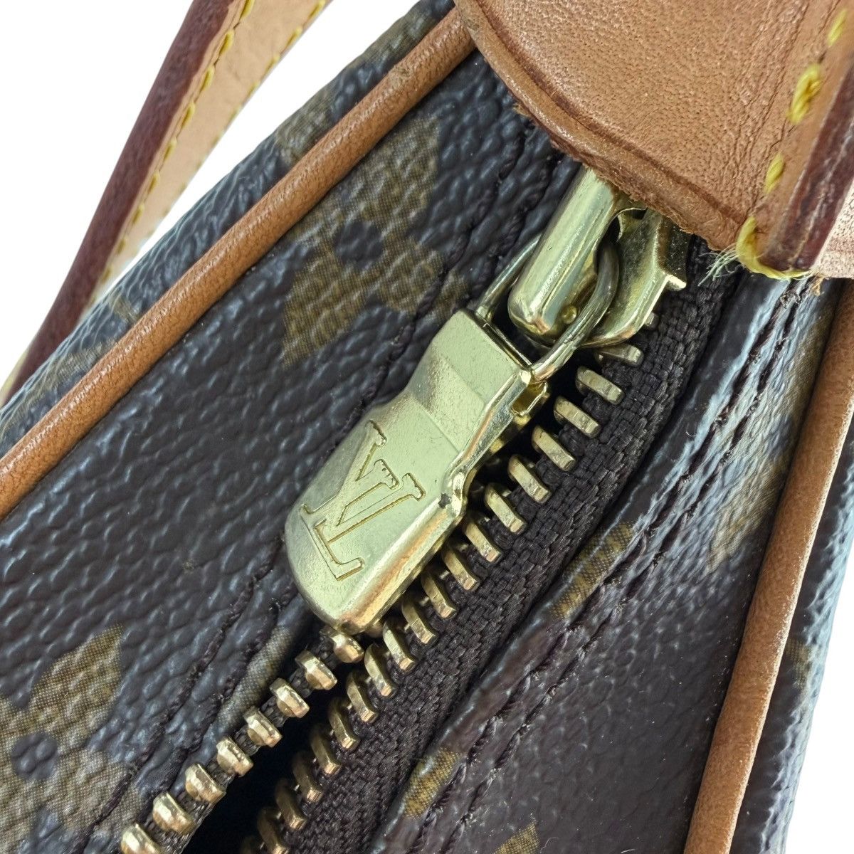 Louis Vuitton Louis Vuitton Monogram Boulogne 30 Shoulder Bag Size ONE SIZE - 11 Thumbnail