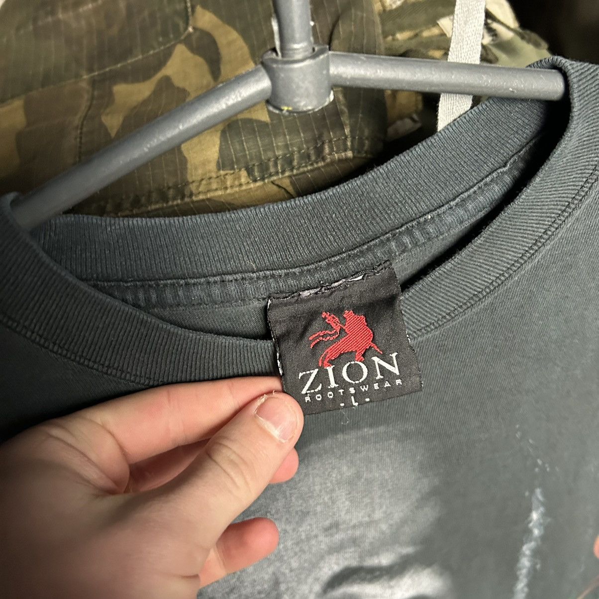 Bob Marley Vintage Bob Marley Zion Tag 1990’s graphic logo band tee Size US L / EU 52-54 / 3 - 7 Thumbnail