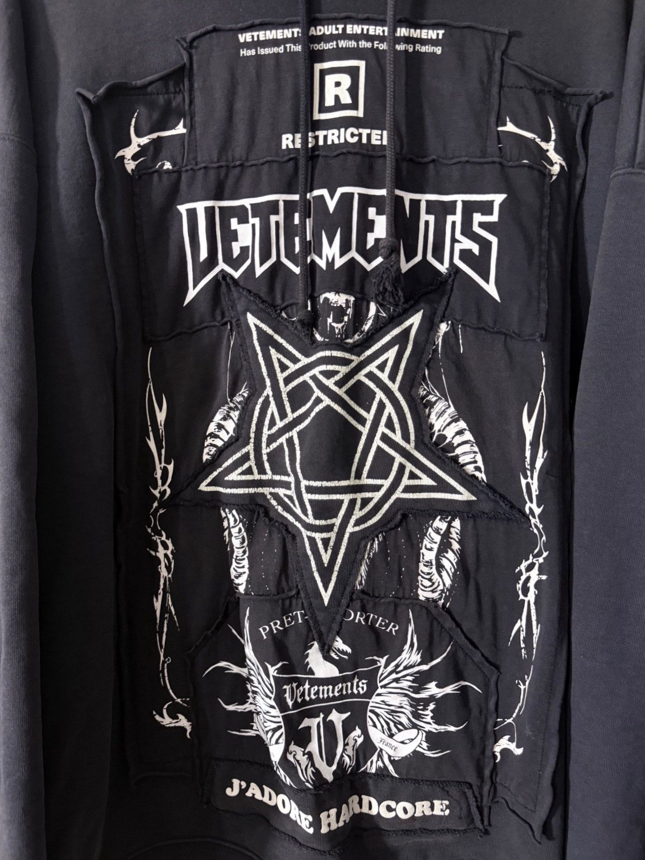 Vetements VETEMENTS Hardcore Patch Hoodie Size US L / EU 52-54 / 3 - 6 Thumbnail