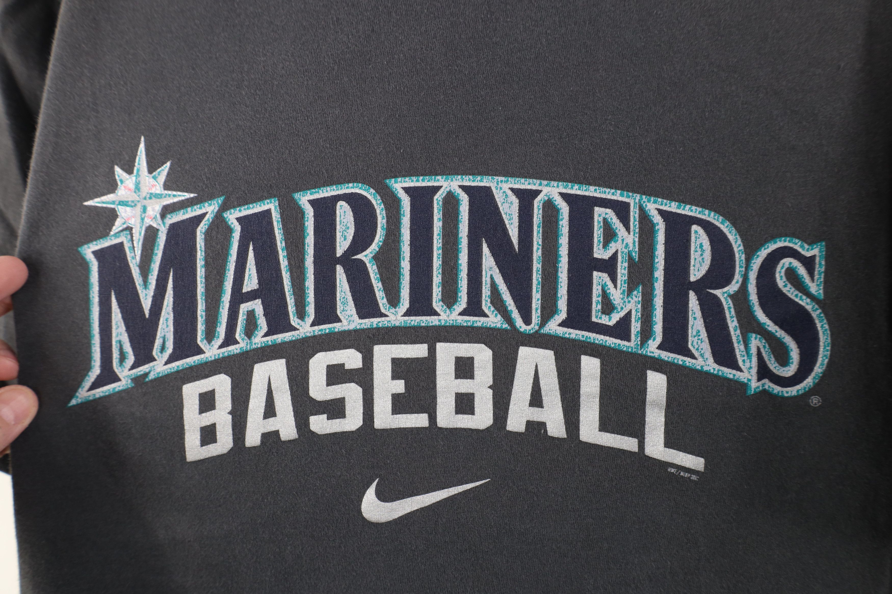 Nike Vintage Y2K Nike Swoosh Seattle Mariners Baseball T-Shirt Size US L / EU 52-54 / 3 - 5 Thumbnail
