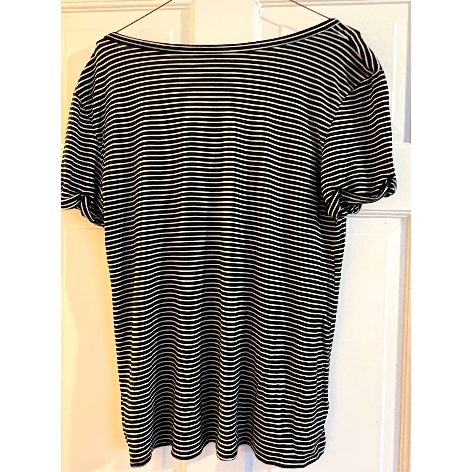 American Eagle Outfitters American Eagle Outfitters T-Shirt Womens Medium Black Striped Stretch V-Neck Short Sleeve Size M / US 6-8 / IT 42-44 - 4 Thumbnail