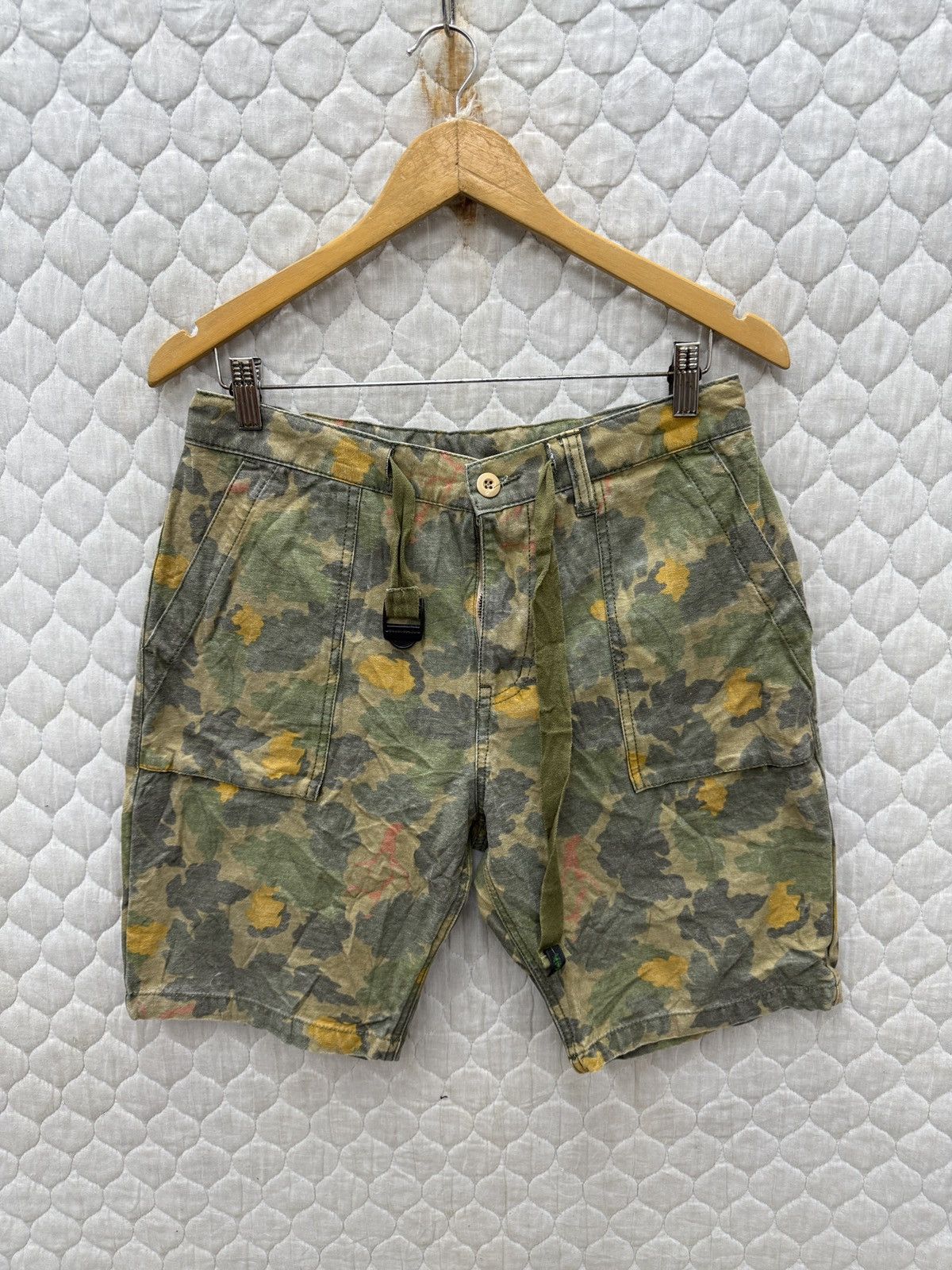 Wild Things 🔥🔥🔥ARCHIVE WILD THINGS CAMO SHORTS Size US 31 - 1 Thumbnail