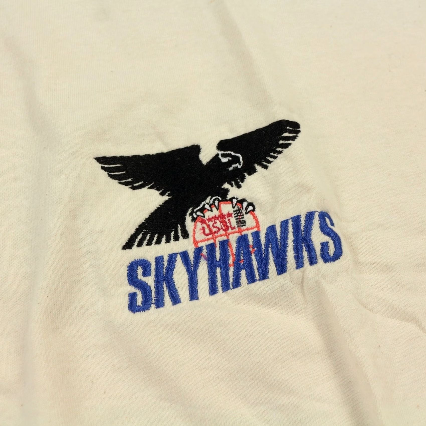 Lee vtg 90s deadstock t-shirt XL Connecticut Skyhawks USBL basketball 90s USA Shirt Mens Off-White Cotton Crew Neck Graphic Tee Lee Size US XL / EU 56 / 4 - 2 Thumbnail