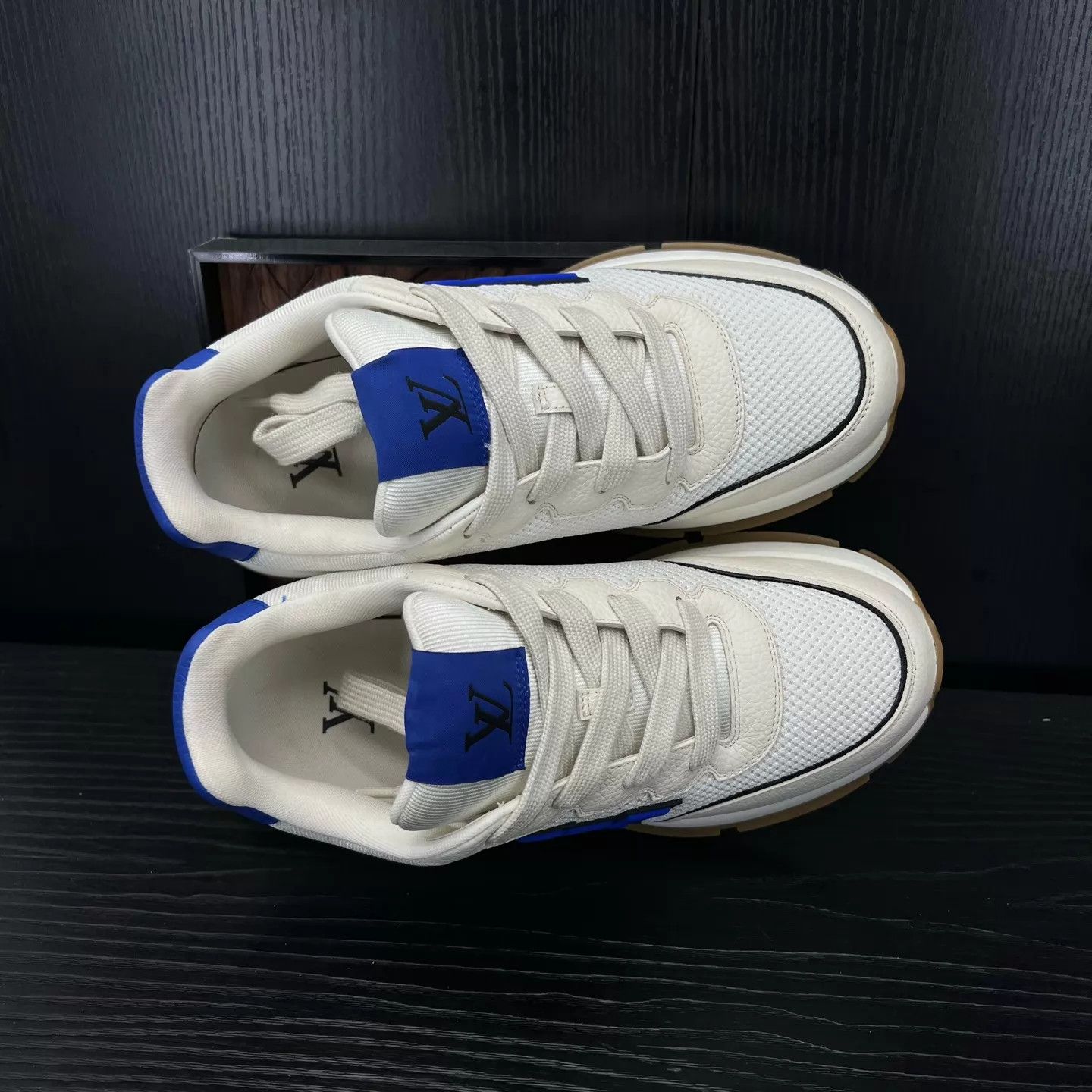 Louis Vuitton LV Classic White & Blue Size UK6/40 Worn Twice Size US 7 / EU 40 - 8 Thumbnail