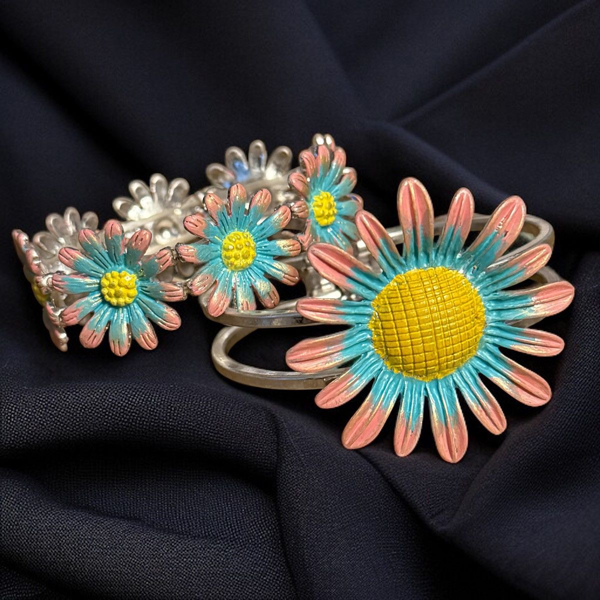 Other Silver tone floral multicolor sunflower bracelet set Size ONE SIZE - 1 Thumbnail