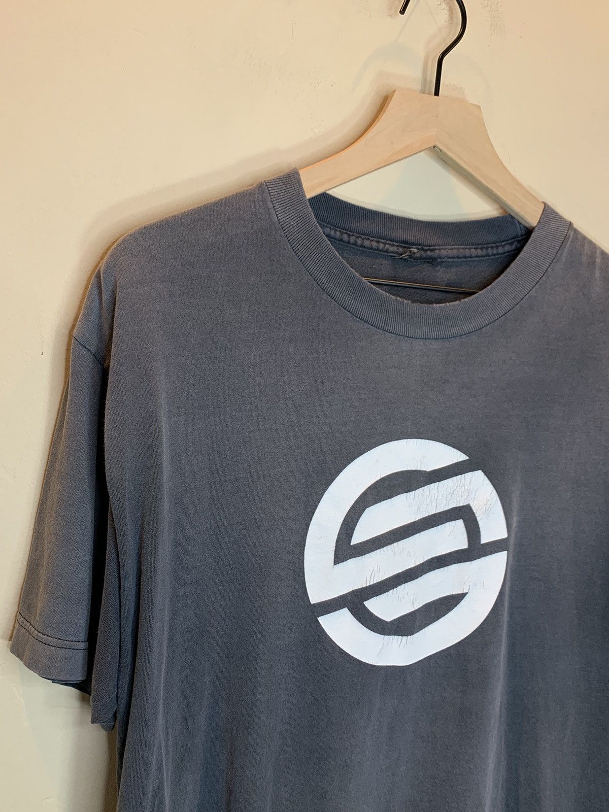Santa Cruz Skateboards *RARE* Vintage 90’s Santa Cruz Skateboards Faded Skate Shirt Size US L / EU 52-54 / 3 - 3 Thumbnail