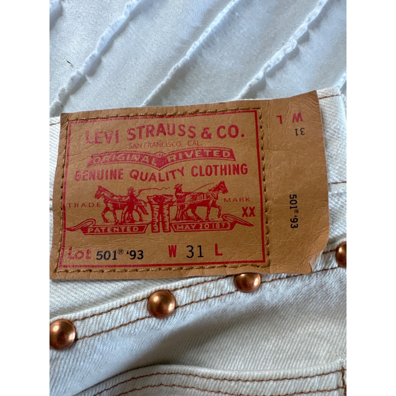 Levi's Levi’s 2024 Pride Collection 501® ’93 Cut-Off Shorts 31 in Size US 31 - 8 Thumbnail