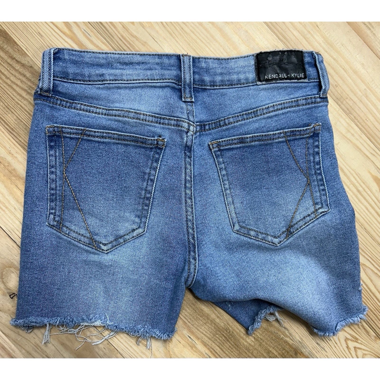Kendall And Kylie Kendall + Kylie Women's Size 3/26 The Boyfriend Jean Shorts. Size 26" / US 2 / IT 38 - 5 Thumbnail