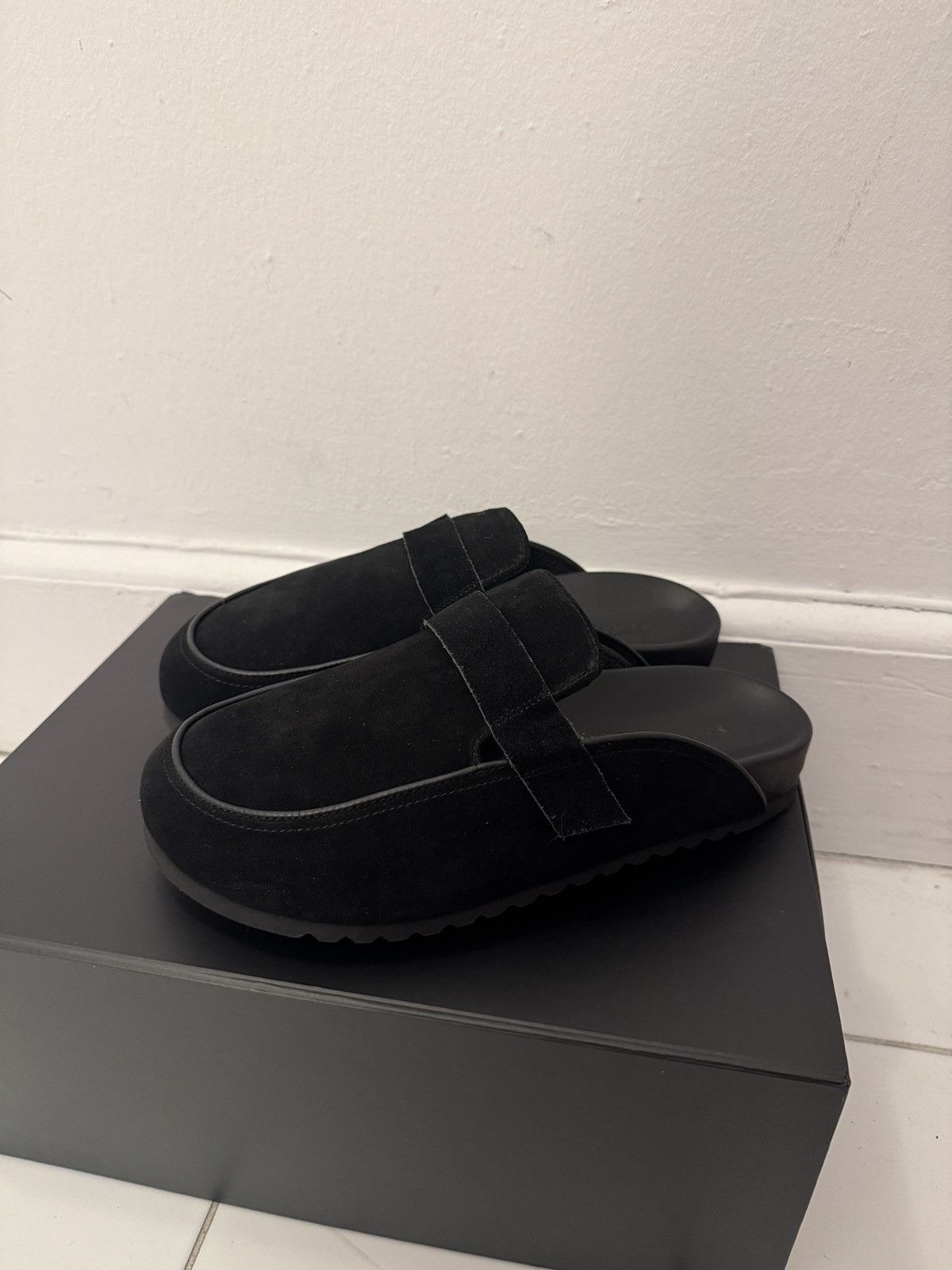 The Shoe Surgeon The Shoe Surgeon Suede Slip ons Size US 9 / EU 42 - 4 Thumbnail