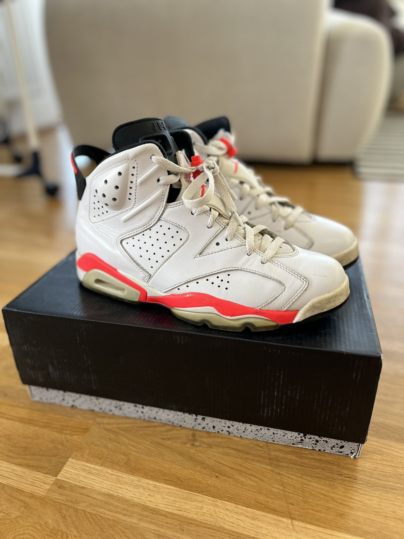 Air Jordan Retro 6 Infrared Revers