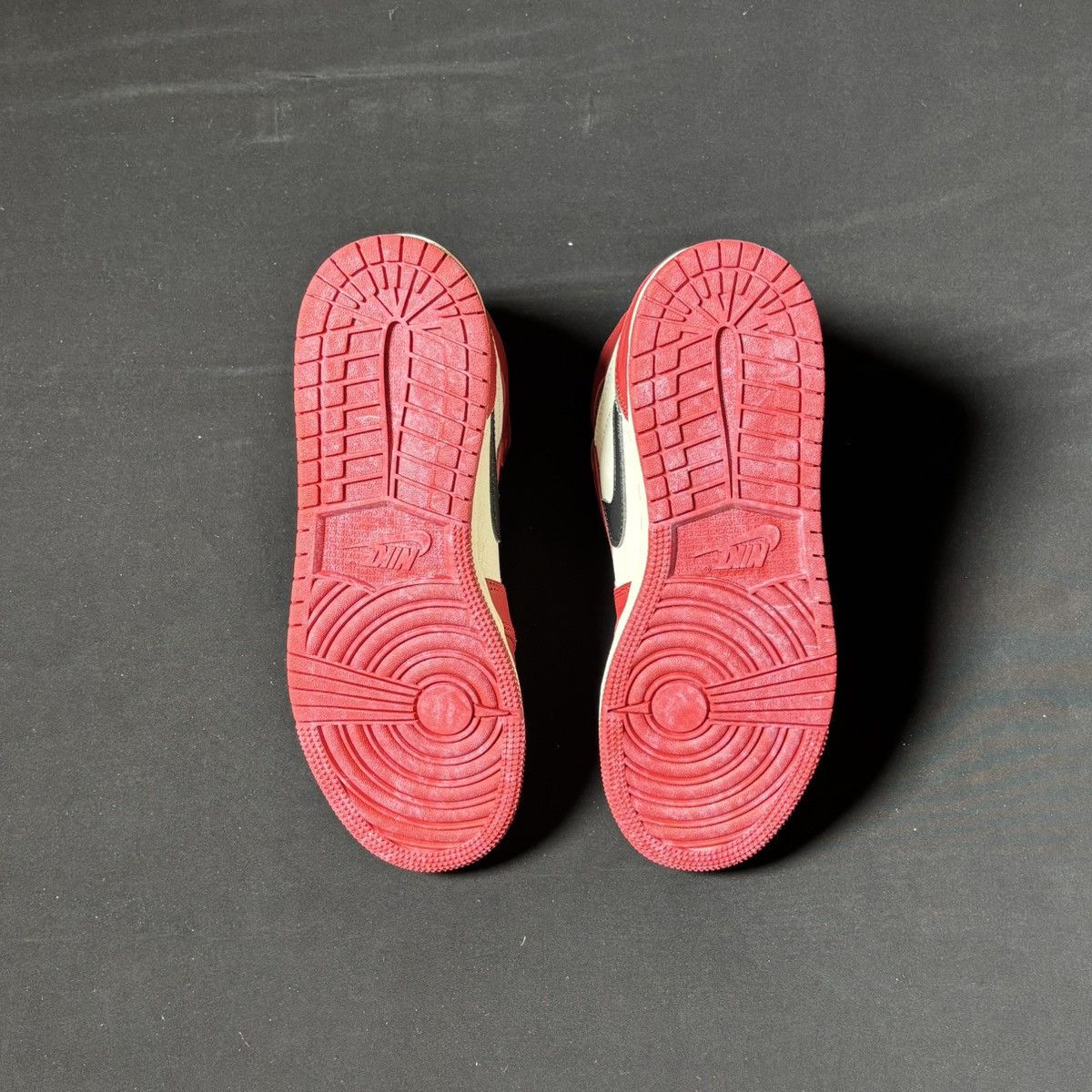 Jordan Brand JORDAN 1 RETRO HIGH LOST AND FOUND SIZE 7Y Size US 7 / EU 40 - 4 Thumbnail