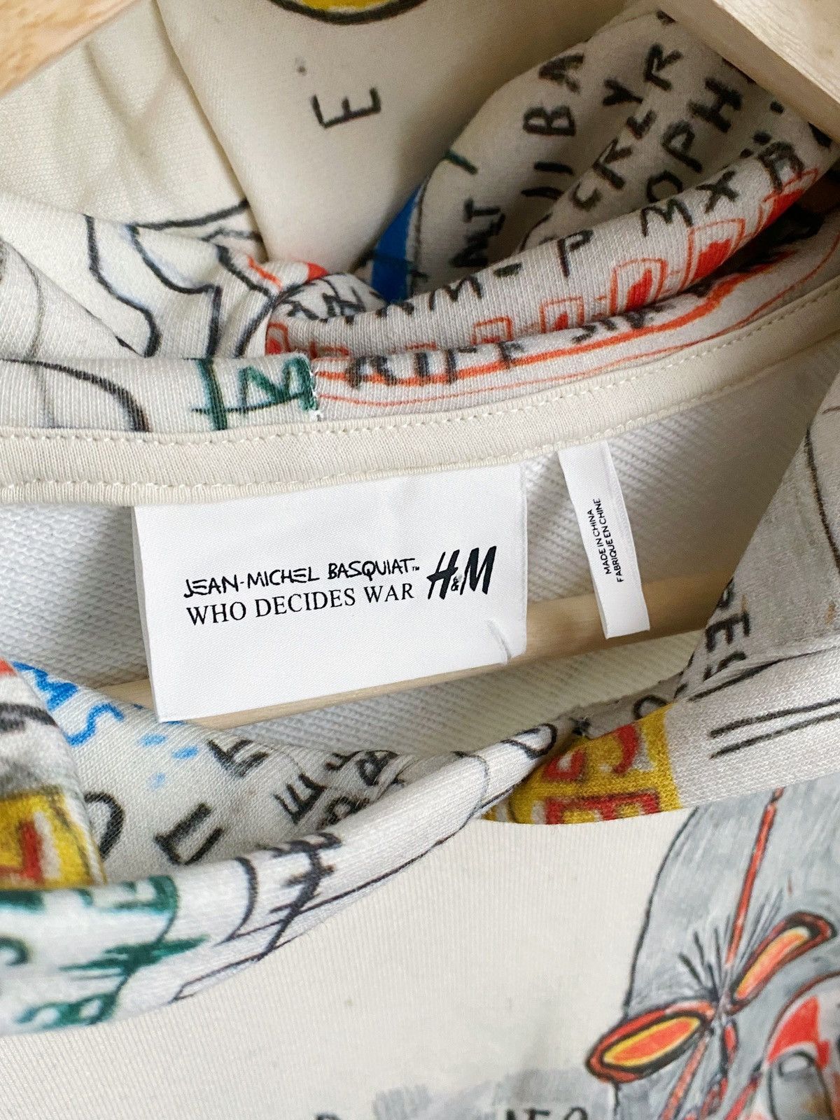 H&M × Jean-Michel Basquiat × Who Decides War WHO DECIDES WAR x BASQUIAT x H&M RELAXED FIT COTTON HOODIE Size US S / EU 44-46 / 1 - 10 Thumbnail