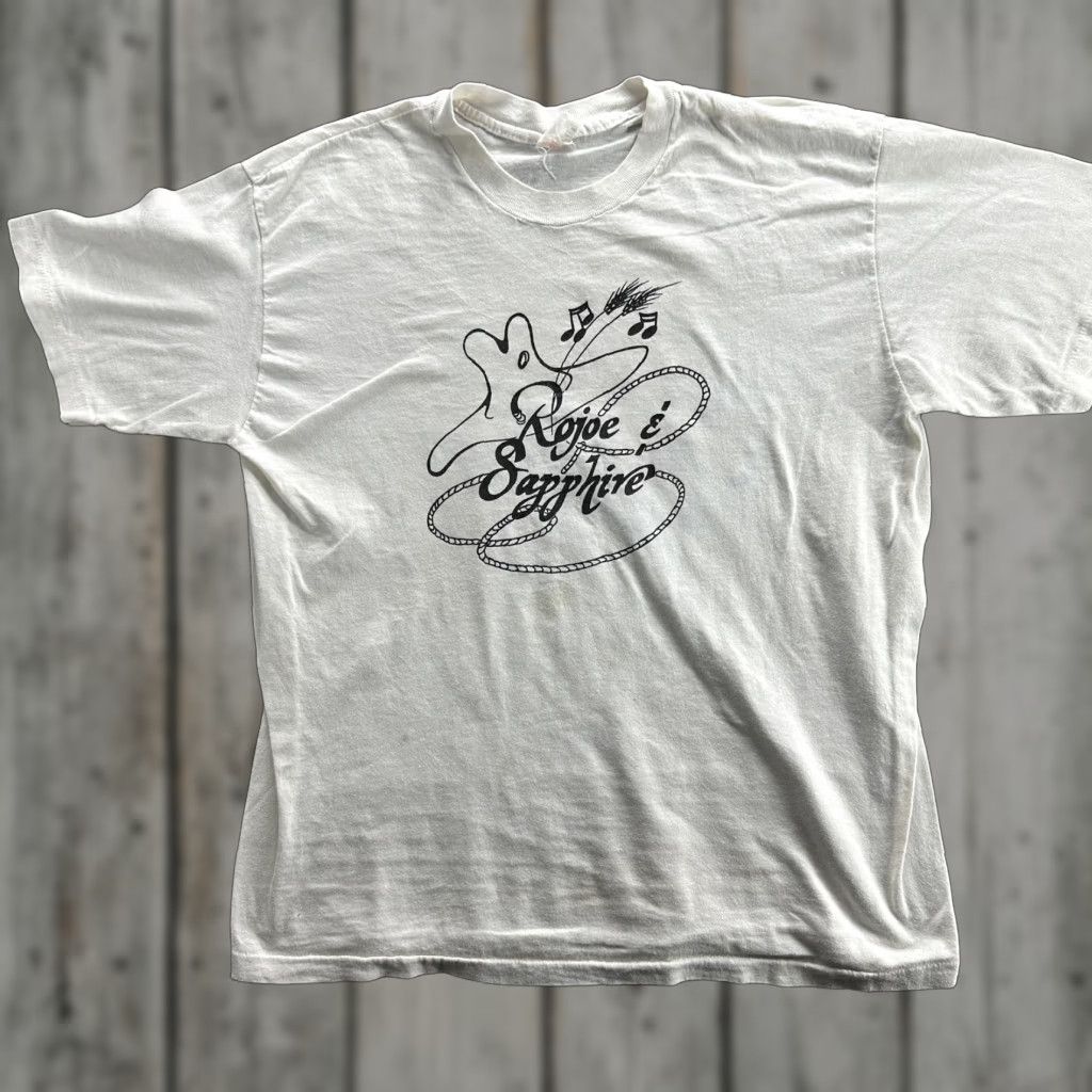 Vintage VINTAGE Rojoe & Sapphire Shirt Mens Large White Band Graphic Music Tee 80s 90s Size US L / EU 52-54 / 3 - 1 Thumbnail