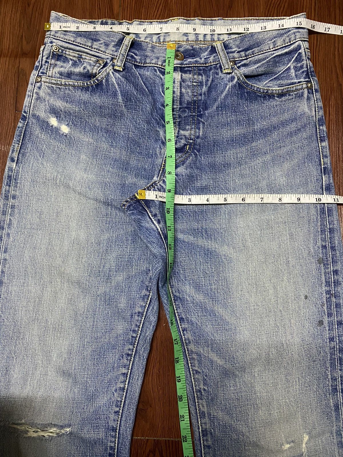 Japanese Brand Vintage Japanese Brand Light Wash Distressed Grunge Jeans Size US 31 - 15 Thumbnail