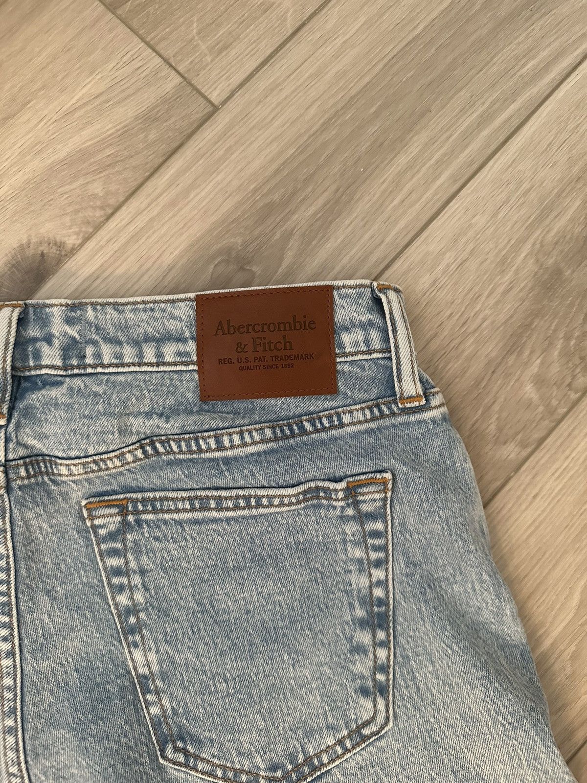 Abercrombie & Fitch Light Denim (Loose fit) Size US 30 / EU 46 - 5 Thumbnail