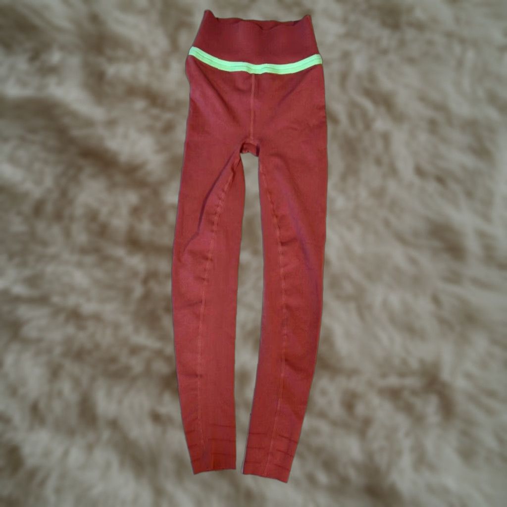 Fabletics Sculptknit By Fabletics Leggings Pink Size Small Workout Compression Womens Size 28" / US 6 / IT 42 - 1 Thumbnail