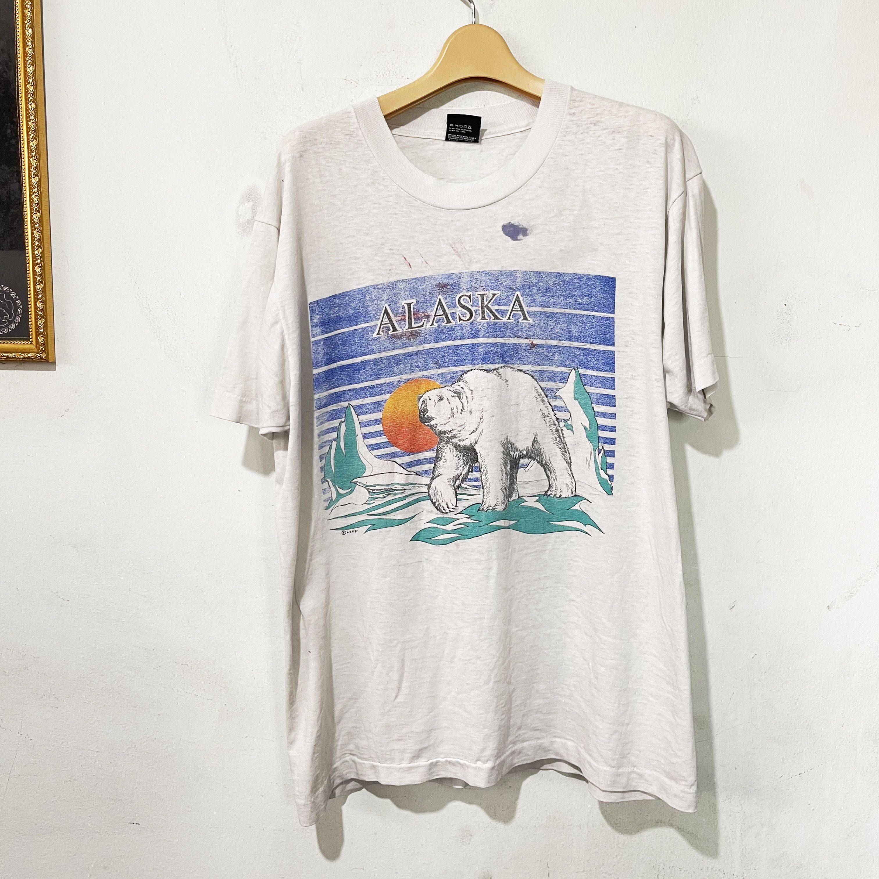 Vintage Vintage 90s Alaska Polar Bear T-Shirt Size US L / EU 52-54 / 3 - 1 Thumbnail