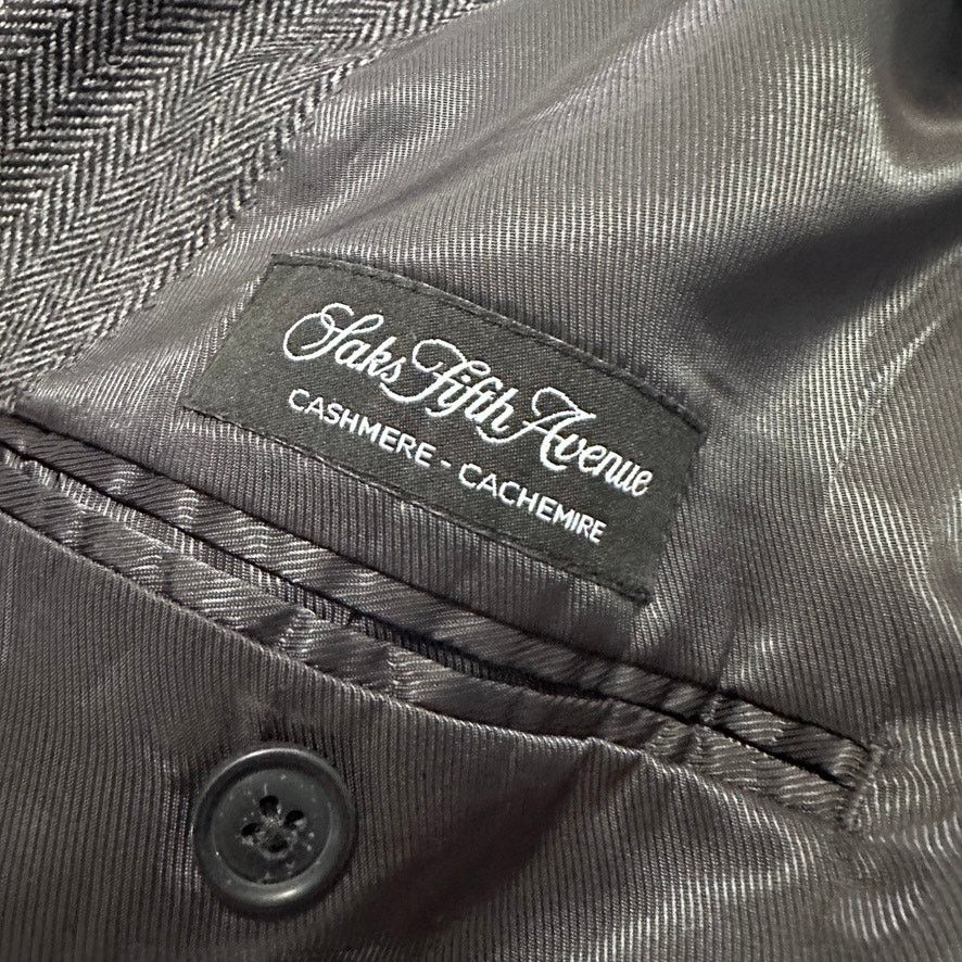 Saks Fifth Avenue Saks Fifth Avenue gray chevron cashmere blazer size 46R Size 46R - 4 Thumbnail