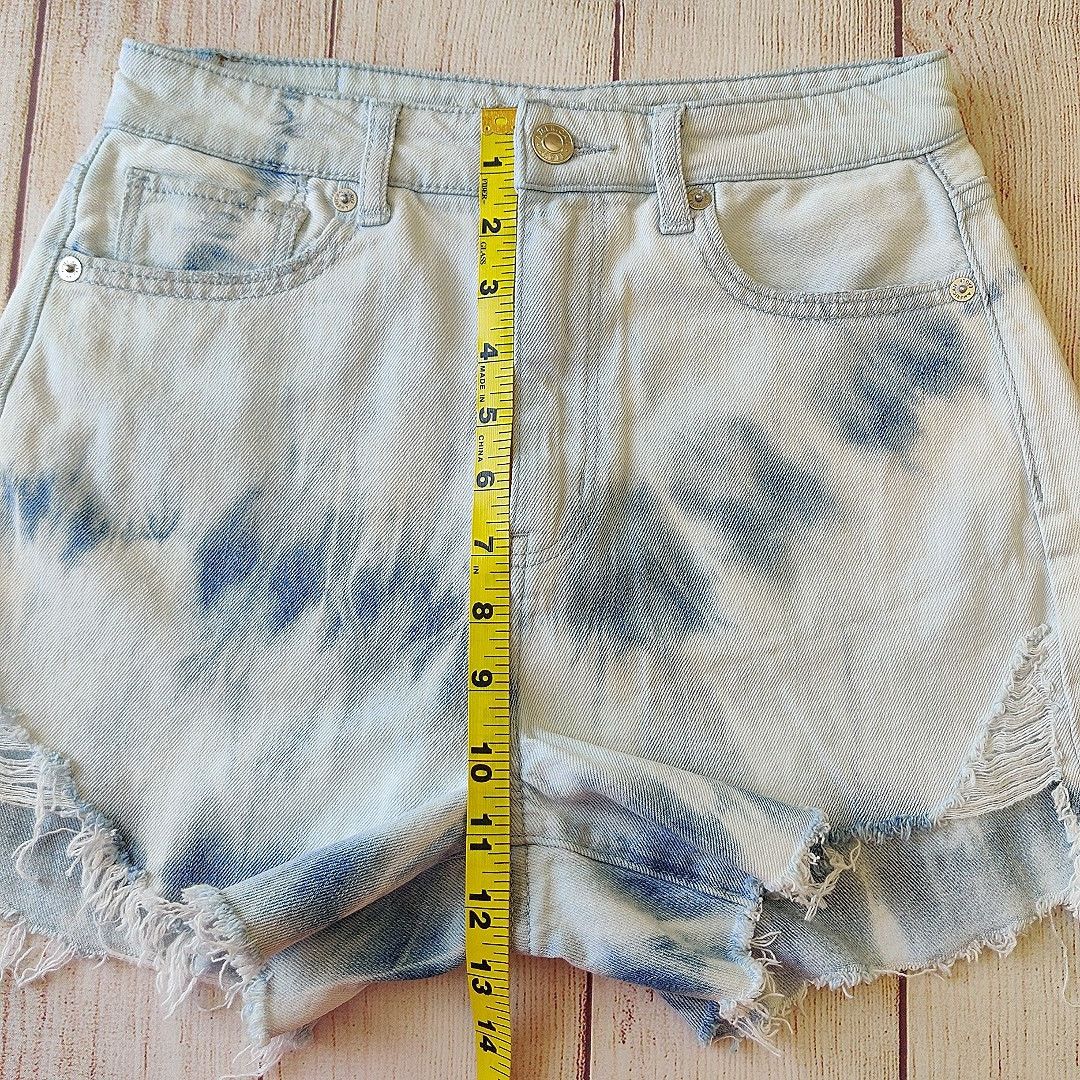 American Eagle Outfitters American Eagle Distressed Highest Rise Mom Shorts sz 2 Size 26" / US 2 / IT 38 - 5 Thumbnail