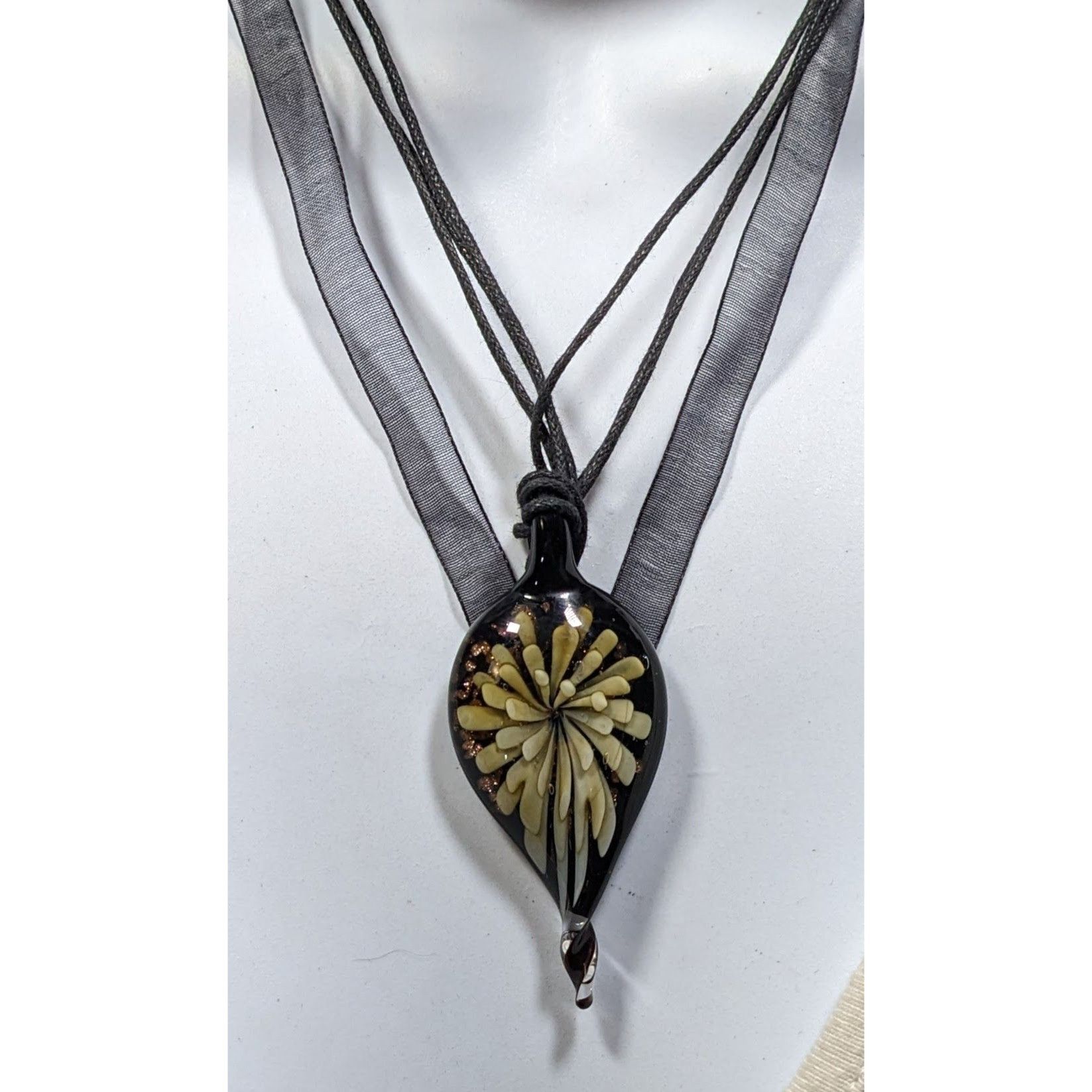 Other Handmade Teardrop Twist Glass Floral Pendant Necklace Size ONE SIZE - 5 Thumbnail