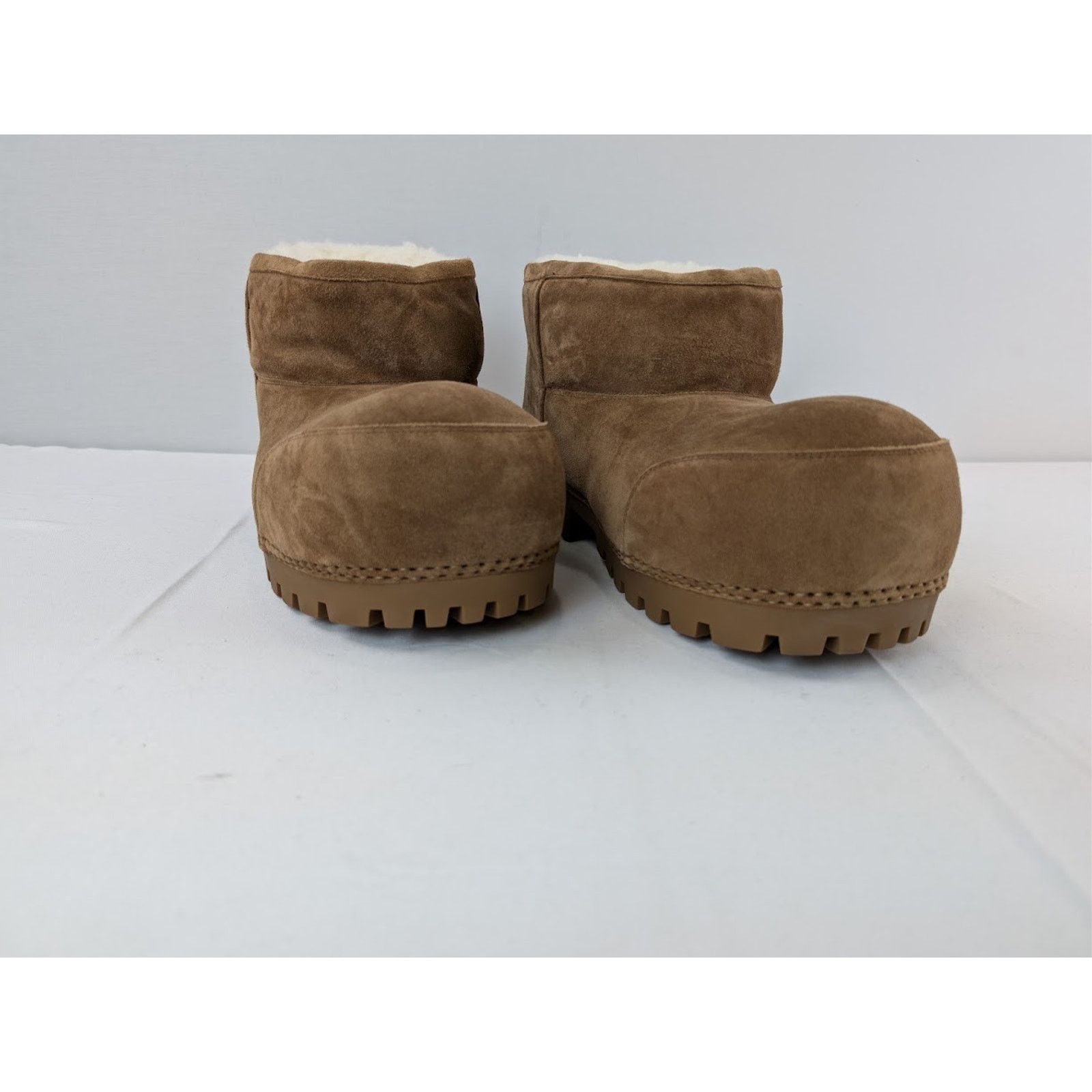 Balenciaga o1rshd1 Q: 2 / DUP / Alaska Fur Bootie in Brown/White Size US 8 / EU 41 - 5 Thumbnail