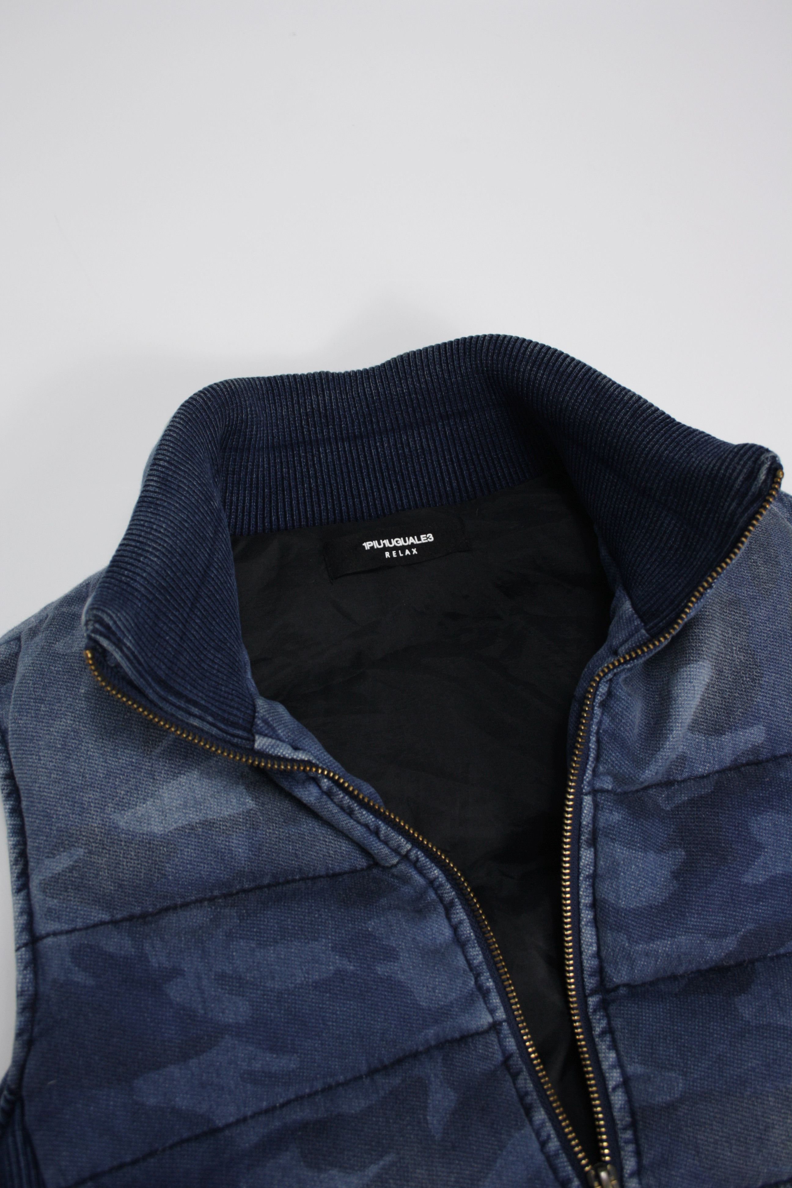 Japanese Brand 1PIU1UGUALE3 RELAX Washed Camo Denim Puffer Down Vest Size US S / EU 44-46 / 1 - 6 Thumbnail
