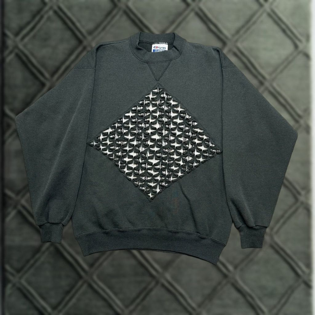 Hanes VINTAGE Hanes Shirt L Black 1990s Grunge Graphic Crewneck Sweatshirt Sz Large Mens Size L / US 10 / IT 46 - 1 Thumbnail