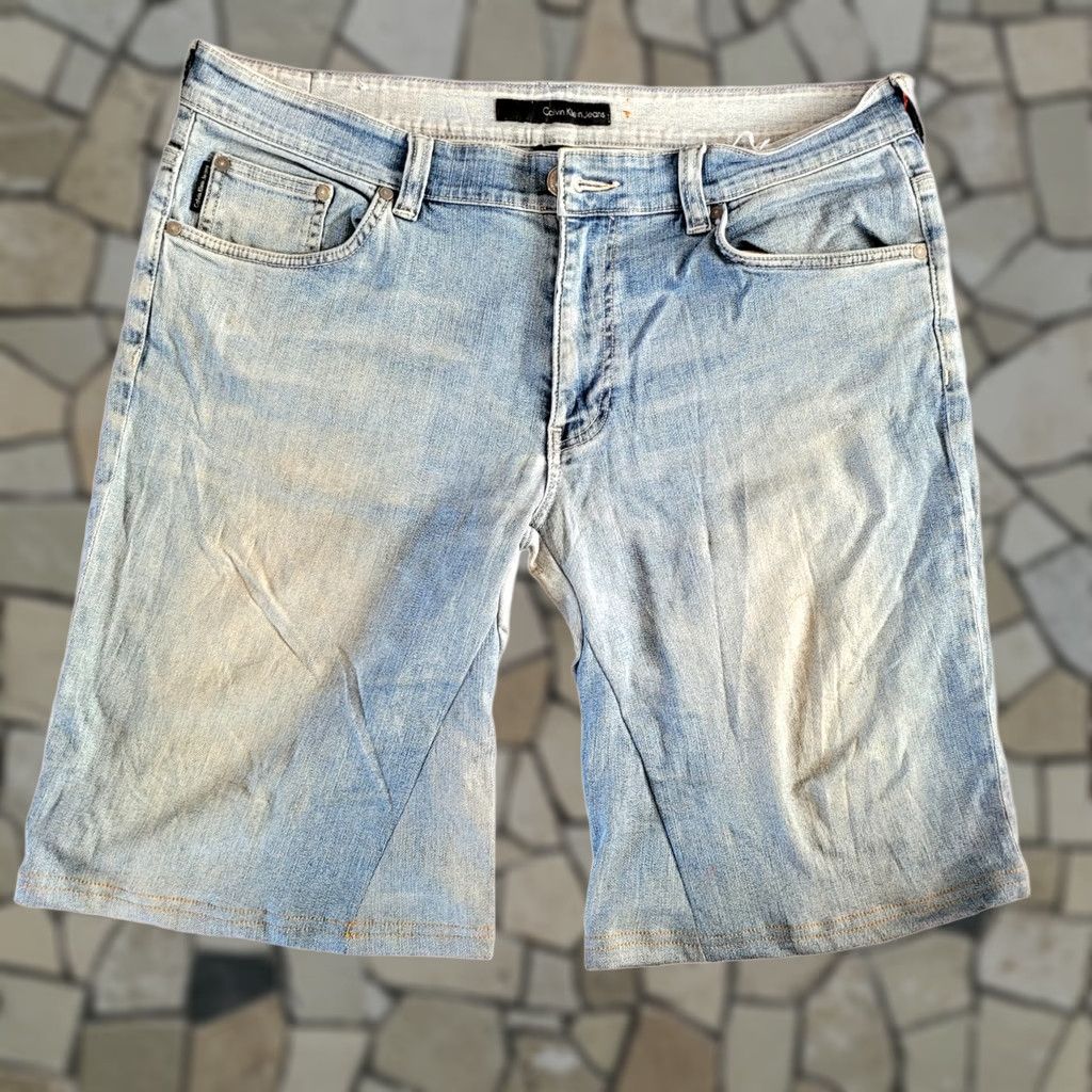 Calvin Klein Calvin Klein Men's Regular Slim Fit Denim Jorts - Size 36 Light wash blue Size US 36 / EU 52 - 1 Thumbnail