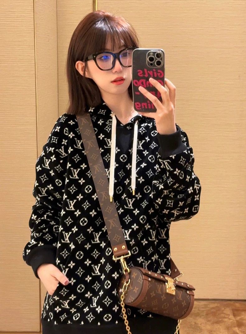 Louis Vuitton Louis Vuitton Logo Black Hoodie Size US M / EU 48-50 / 2 - 1 Thumbnail