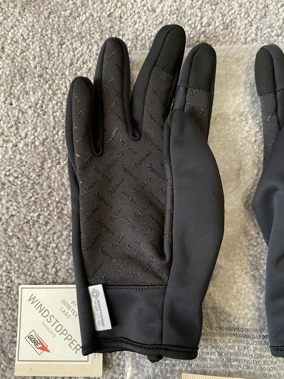 Supreme Supreme Windstopper Zip Gloves Black Medium Size ONE SIZE - 5 Thumbnail