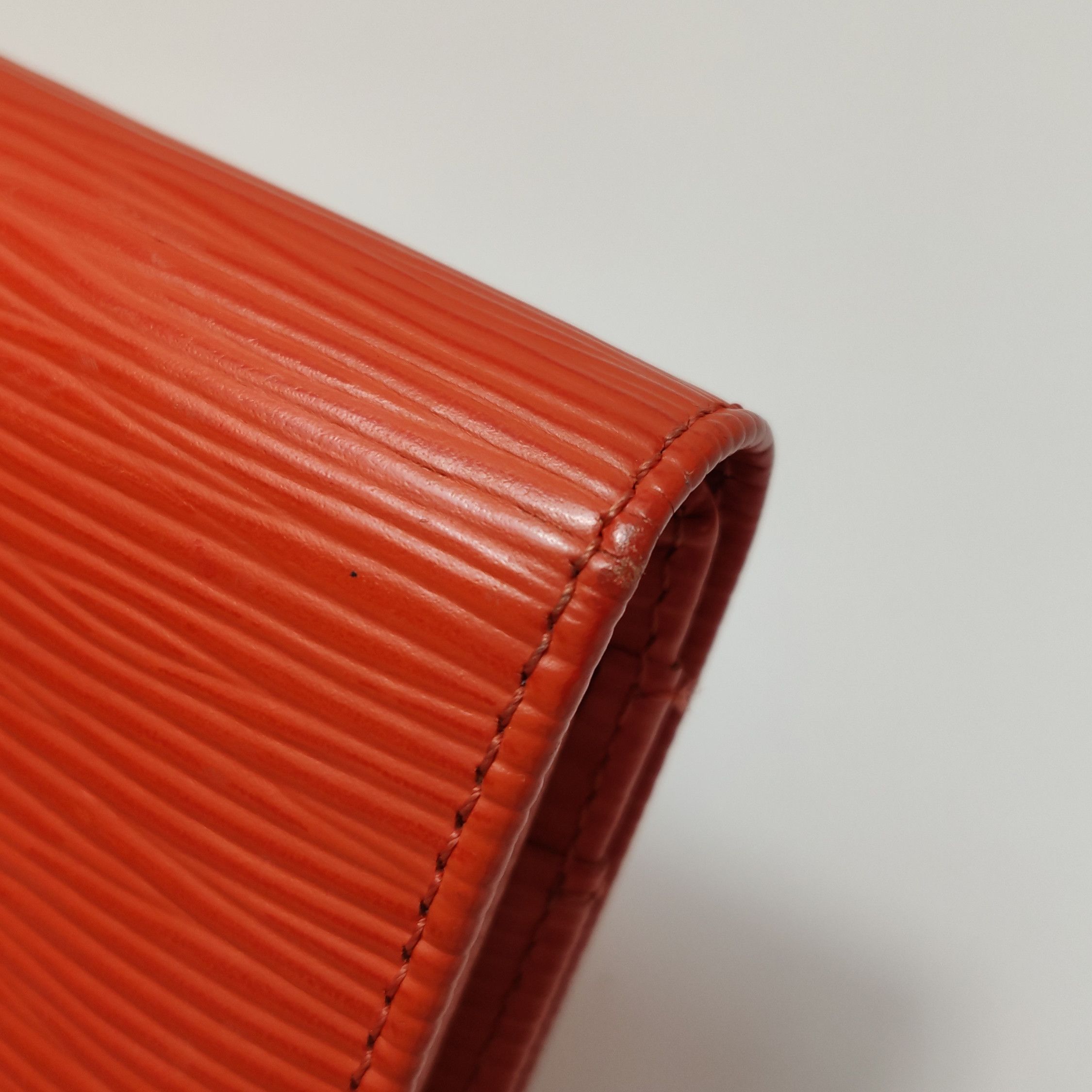 Louis Vuitton Louis Vuitton (LV) Cowhide solid color water ripple embosse Size ONE SIZE - 5 Thumbnail