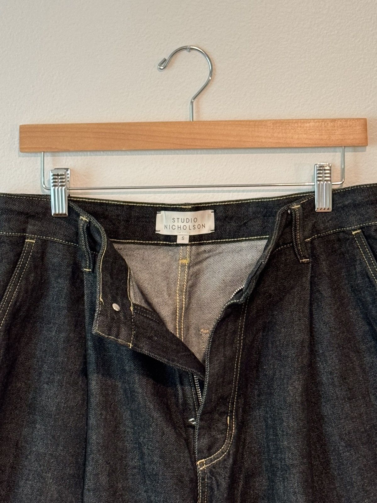 Studio Nicholson Studio Nicholson Black Italian denim puch pleated pant Size US 32 / EU 48 - 7 Thumbnail