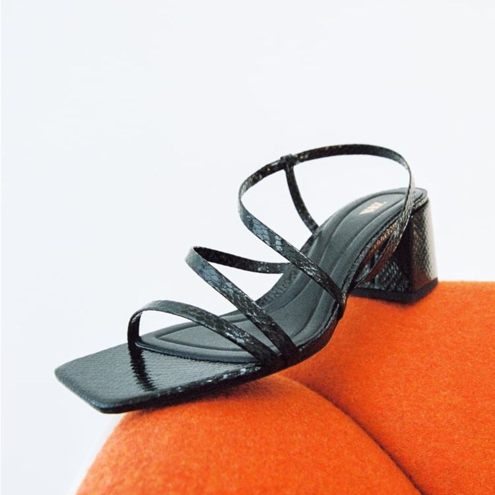 Zara ZARA MID HEIGHT BLOCK HEEL SANDALS BLACK Size US 6.5 / IT 36.5 - 2 Thumbnail