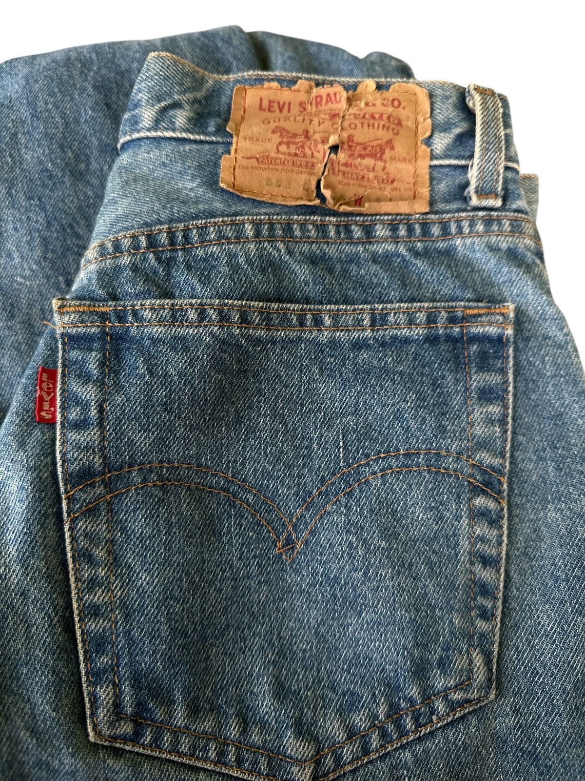 Levi's Vintage Levis Light Washed Made In New Zealand 30x44 Size US 30 / EU 46 - 5 Thumbnail