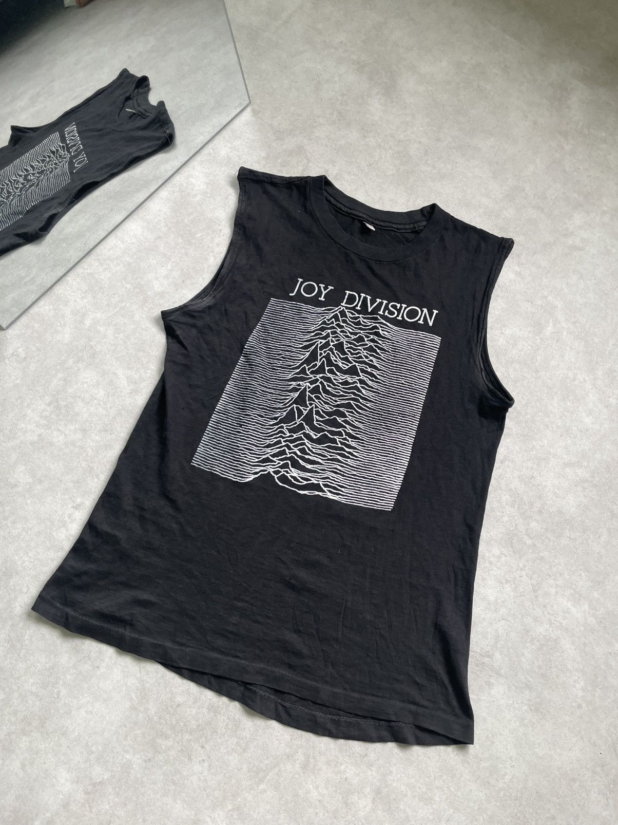 Band Tees Vintage Joy Division Tank Top — Unknown Pleasures Graphic Size US M / EU 48-50 / 2 - 1 Thumbnail