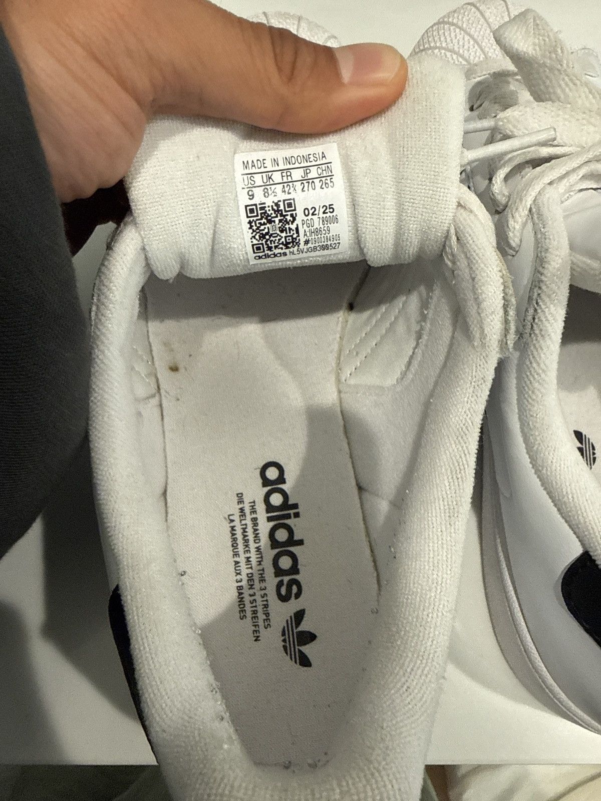 Adidas Adidas superstars Size US 9 / EU 42 - 8 Thumbnail