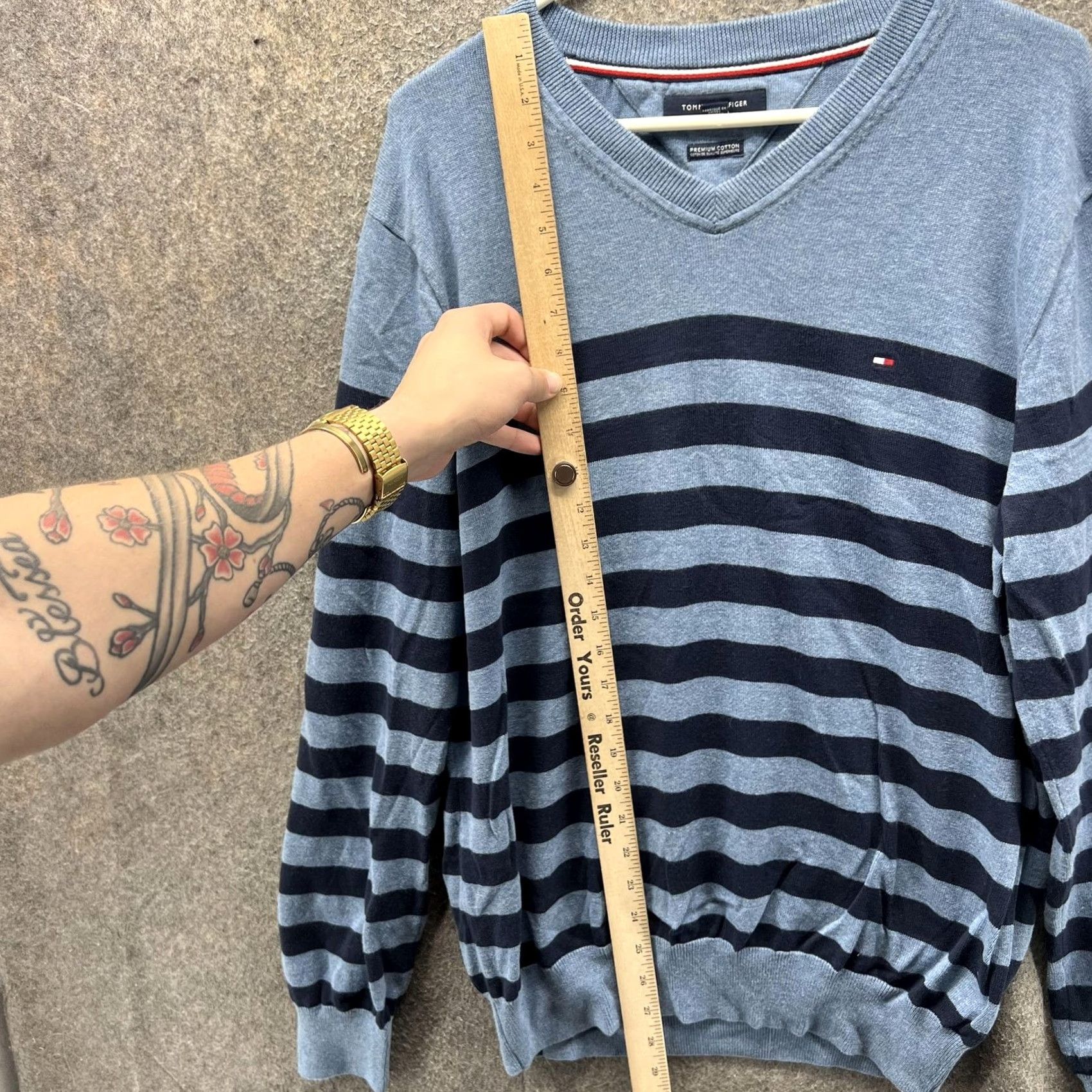 Tommy Hilfiger Tommy Hilfiger Sweater Womens Large Blue Gray Stripe V-Neck Cotton Logo Knit Size L / US 10 / IT 46 - 7 Thumbnail
