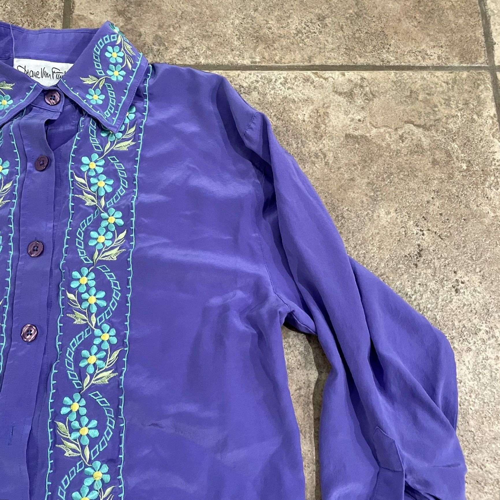 Diane von Furstenberg VINTAGE Diane Von Furstenburg Purple Silk Long Sleeve Shirt XS Womens EMBROIDERED Size XS / US 0-2 / IT 36-38 - 2 Thumbnail