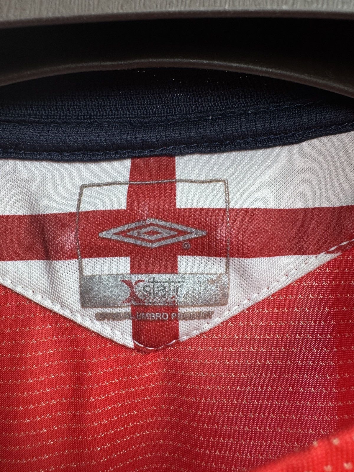 Umbro Umbro England 2004 2006 away soccer jersey football shirt Size US L / EU 52-54 / 3 - 9 Thumbnail